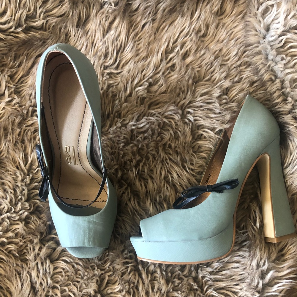 Open toe, high heeled, light green w black bow